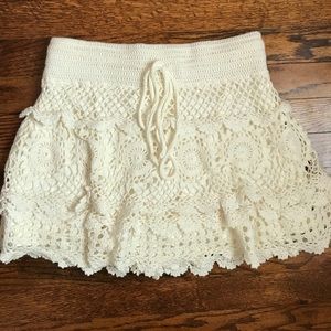 Forever 21 cream lace ruffled skirt - size s